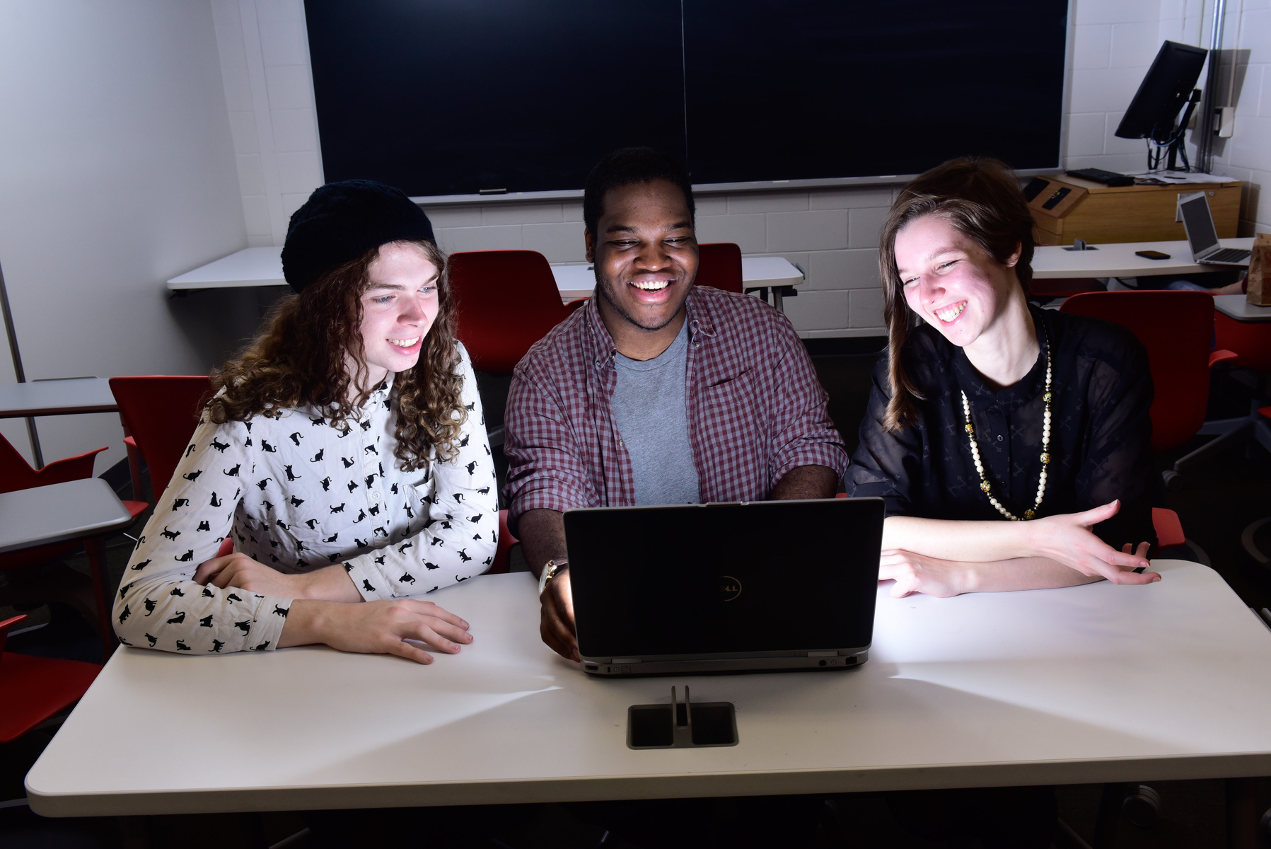 Three talented Creative Writing students at U of T Scarborough are winners of the International Festival of Authors inaugural Lit Jam  a timed,improvisational contest that matches storytelling teams against each other. 
Lit Jam asks student teams to create a story entirely on the spot based on an opening phrase. Each team is given three minutes to develop their story backstage,then has to alternate improvising and developing their story onstage for another five minutes.
Lit Jam is like the Chopped cooking competition on TV, says Trevon Smith,a fourth-year student in UTSCs journalism program. Were given ingredients on the spot and then tasked with making something out of them.
UTSCs team,which competed against the University of Guelph,Ryerson University,and the Humber School of Creative and Performing Arts,consisted of Smith and fellow students Janet Monk and Cassandra MacDonald. The competition was judged by a panel of published authors. 2023/08/UofT79354_LitJam_winners-20.jpg 