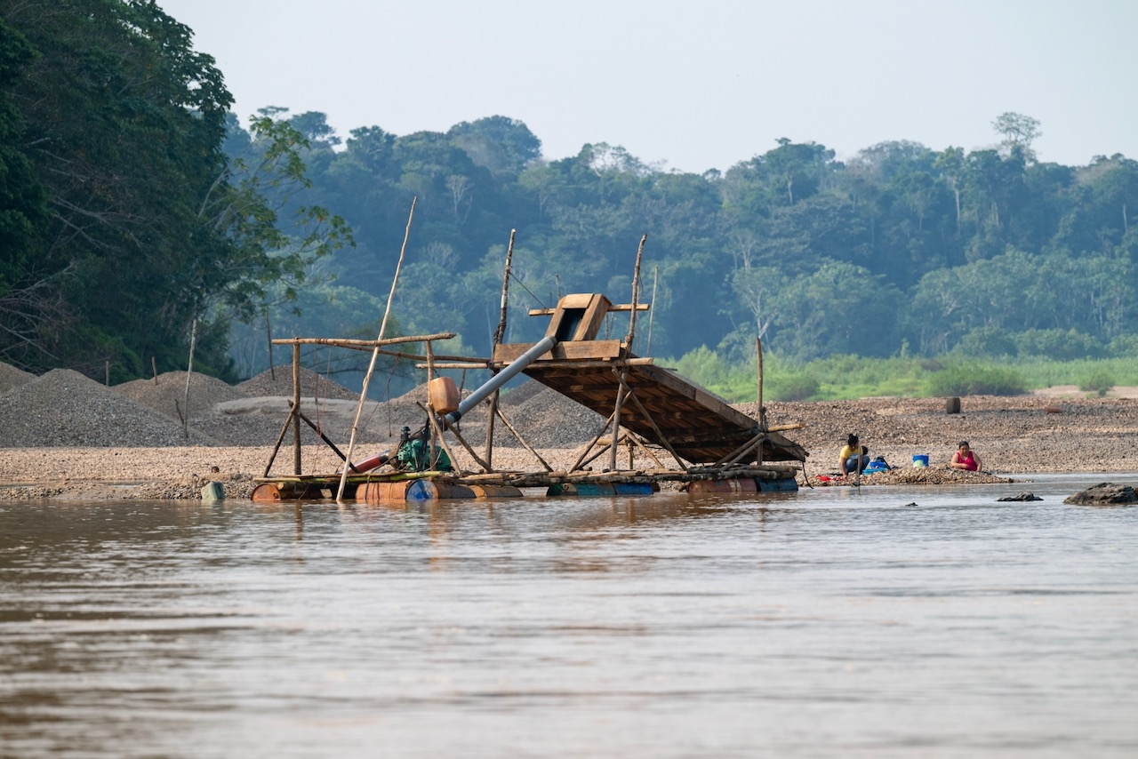 Illegal alluvial gold mining along the River Tambopata, Peru | Photo credit: Daniel Rosengren